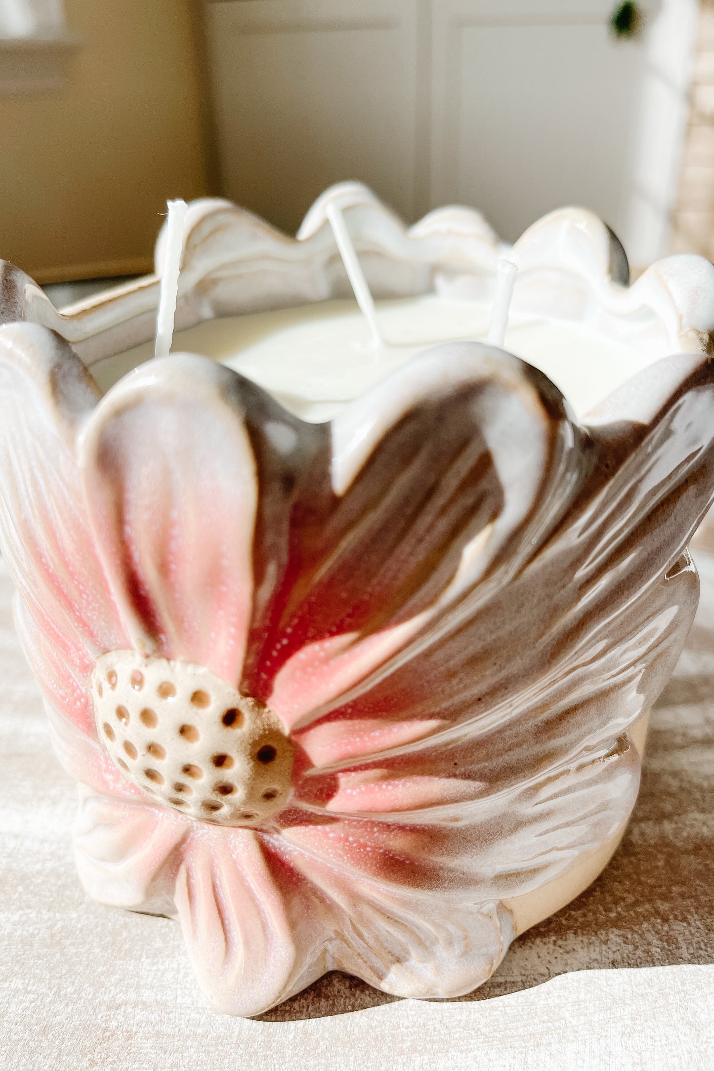 Daisy Flower 3-Wick Candle – Fresh & Floral Scented Candle for Home Décor