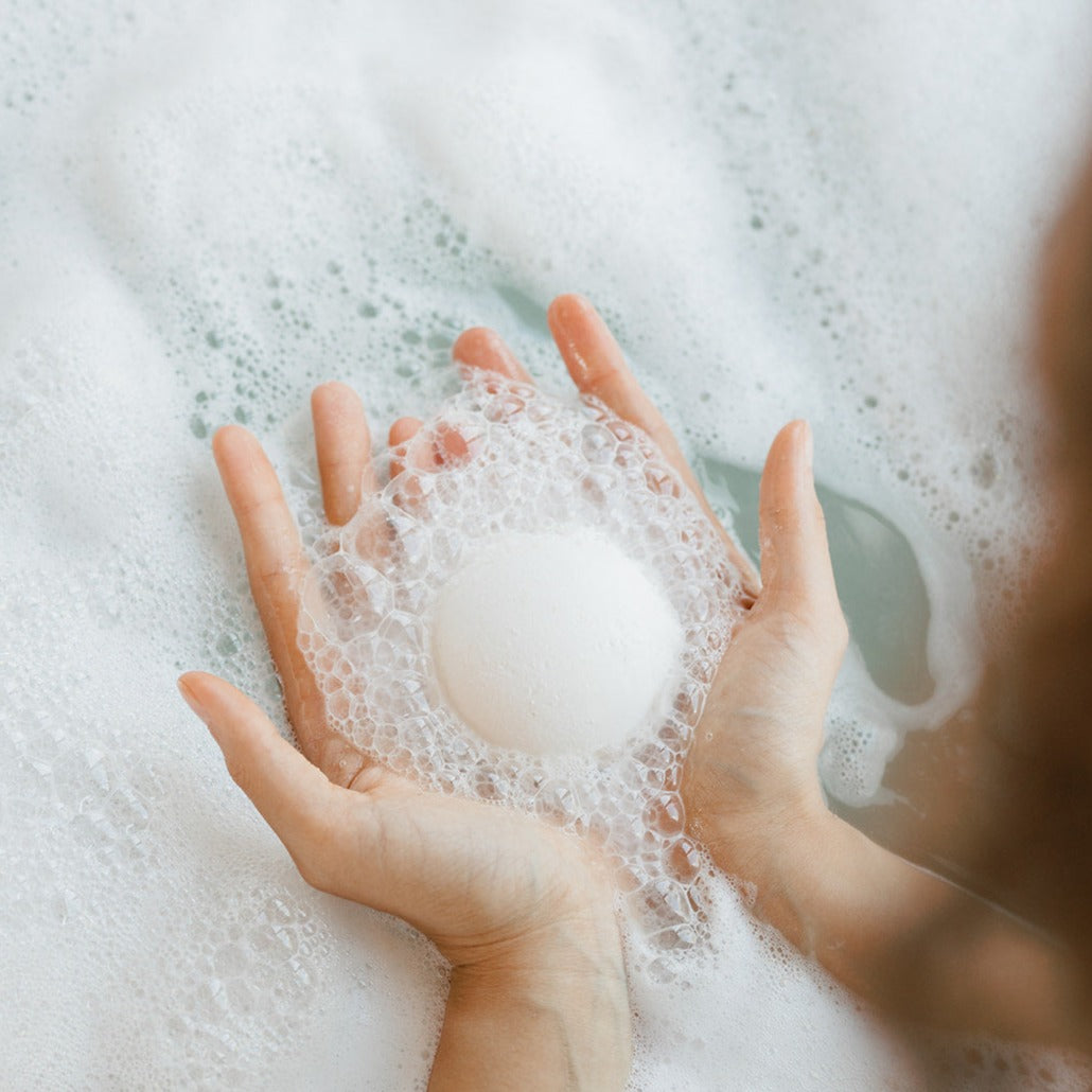 CASHMERE Scented Luxury Bath Bomb – Moisturizing, Relaxing Spa Experience for Soft Skin