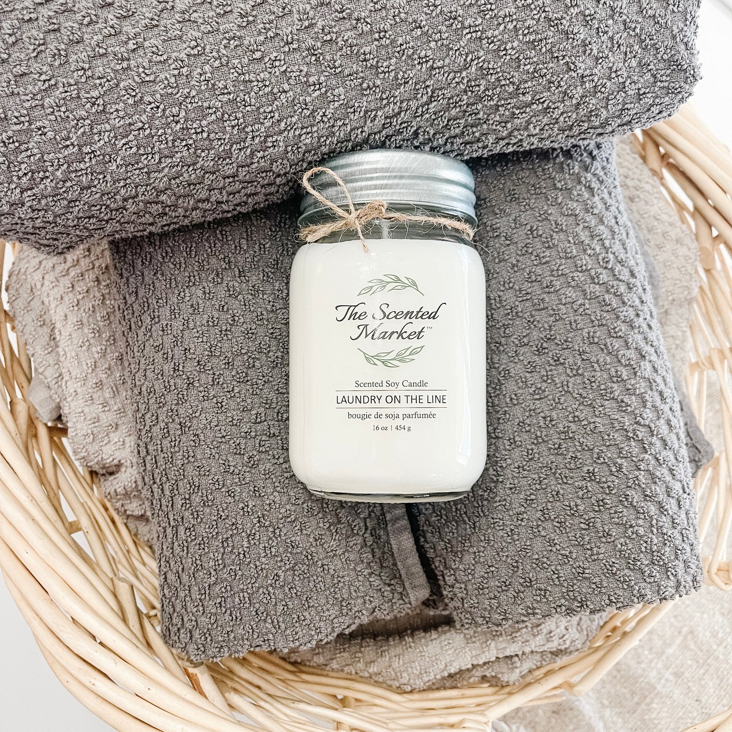 LAUNDRY ON THE LINE Soy Wax Candle 16 oz