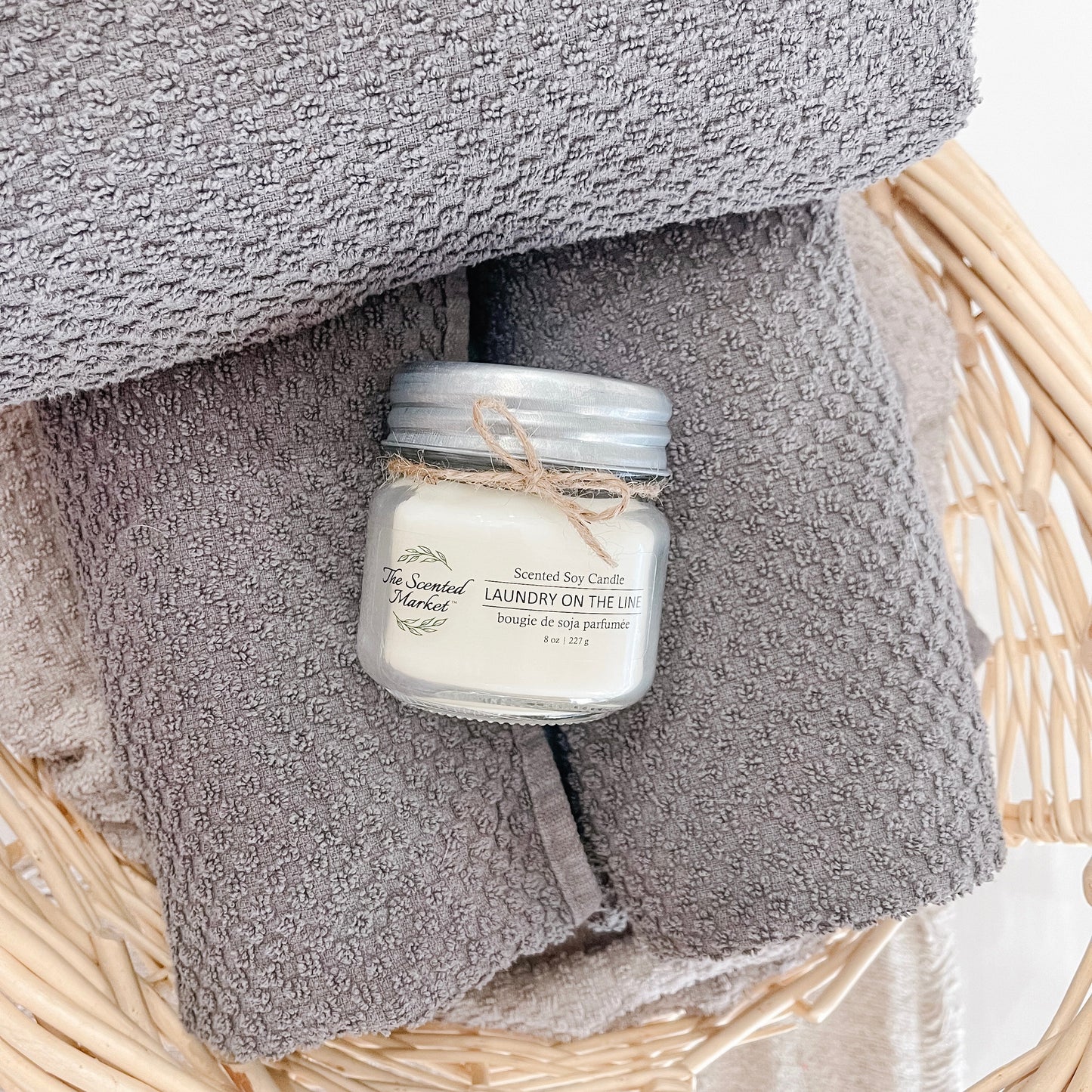 LAUNDRY ON THE LINE Soy Wax Candle 8 oz